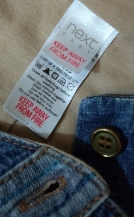 Фирменный джинсовый комбинезон Next на 6-9 мес., 68-80р.