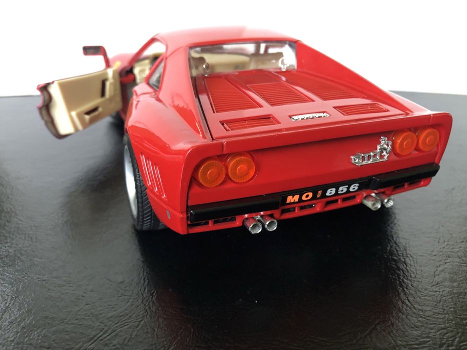 Model samochodu FERRARI GTO w skali 1/18