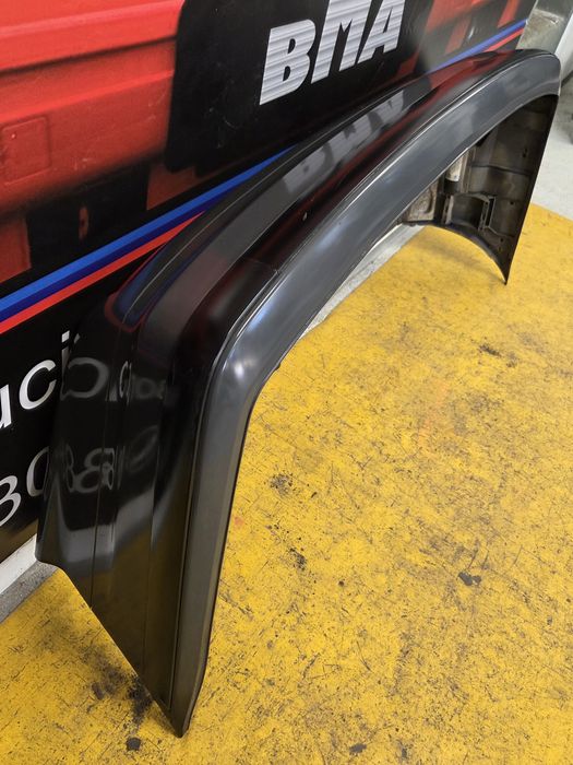 BMW E36 Zderzak Tył Tylny Przedlift Nie Malowany Kompletny BDB Stan