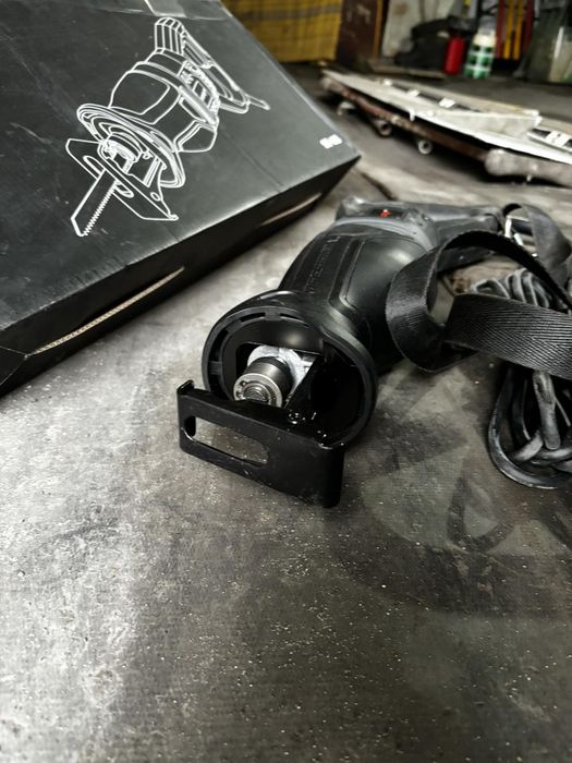 Пила сабельная электро . Новая .