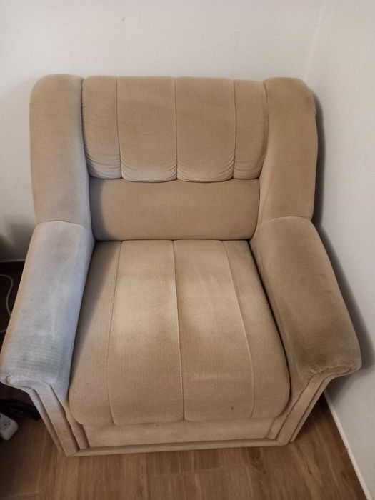 Fotel, oraz inne meble używane, Kredens, łóżko 160x200, stół dębowy.