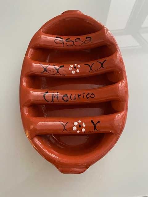 Assador de chouriço, novo, em barro vidrado, decorado