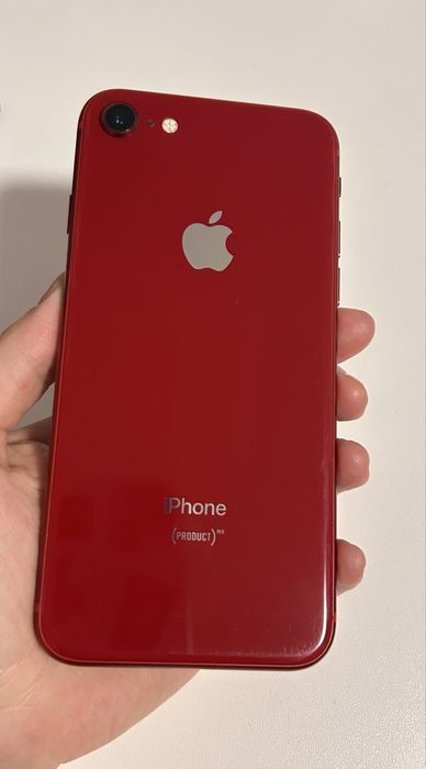 iPhone 8 в чудовому стані б/у Product Red, 100% акумулятор