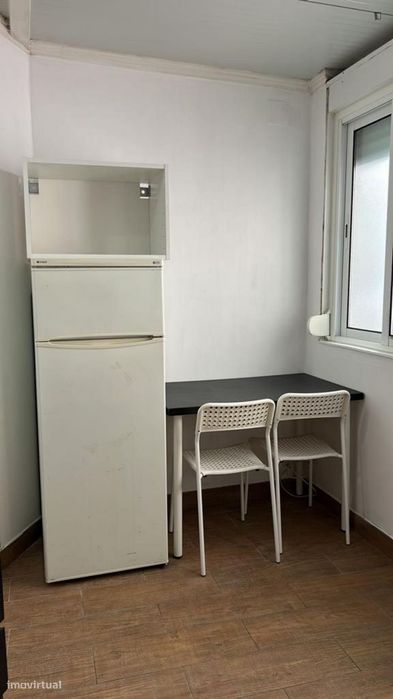 Quarto - localizado em Arroios Lisbon
