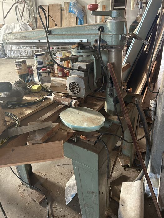 Serra radial trifásica