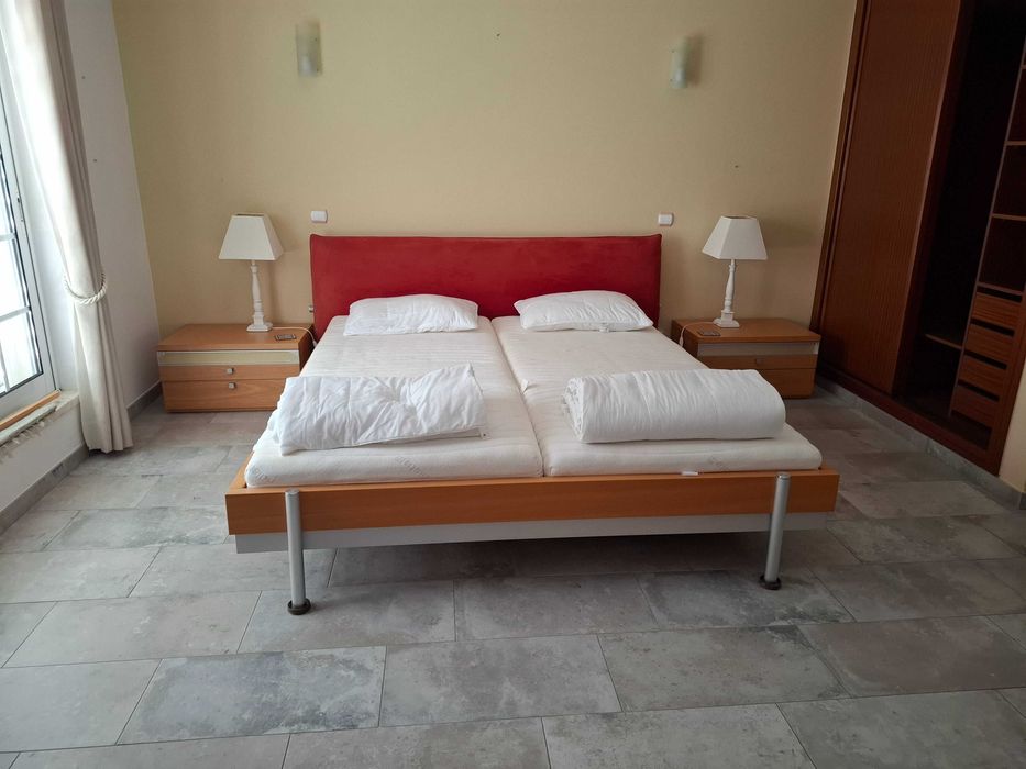 Cama de casal em 2a mão