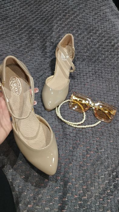 Szpilki beżowe nowe