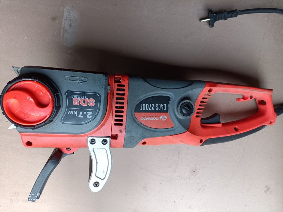 Електро пила в гарному стані