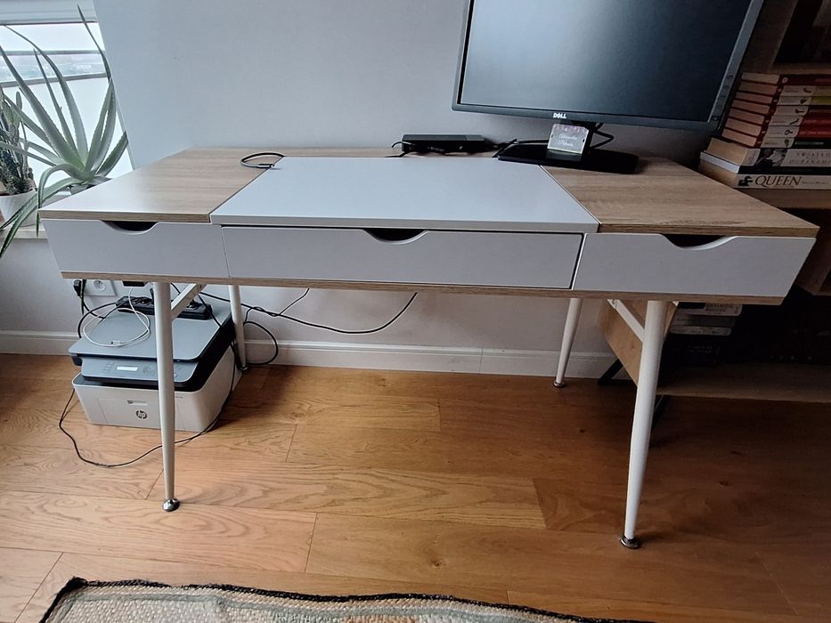 Duże, wygodne biurko