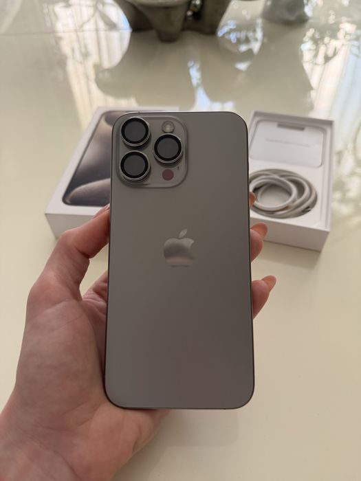 Продам iPhone 15 Pro Max 256 GB, цвет Natural Titanium