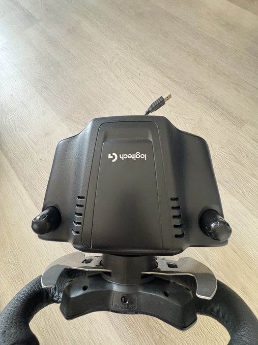 Руль та педалі від Logitech