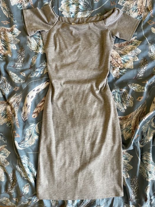 Szara sukienka z wycięciem na plecach Kendall+Kylie