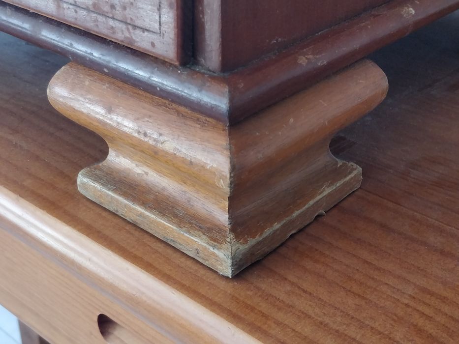 Cómoda/mesa de cabeceira