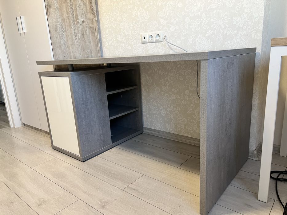 Стильний письмовий стіл JYSK Ullits 140х69 см у чудовому стані