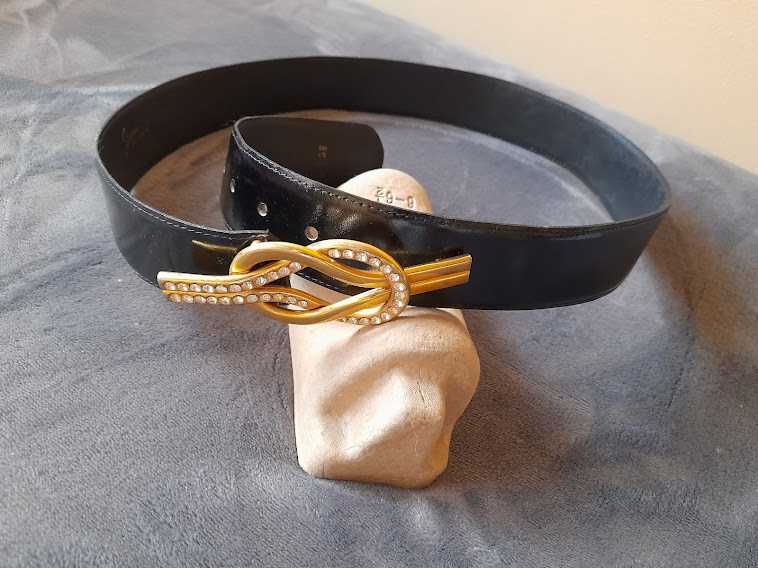 Cinto de verniz forrado a pele