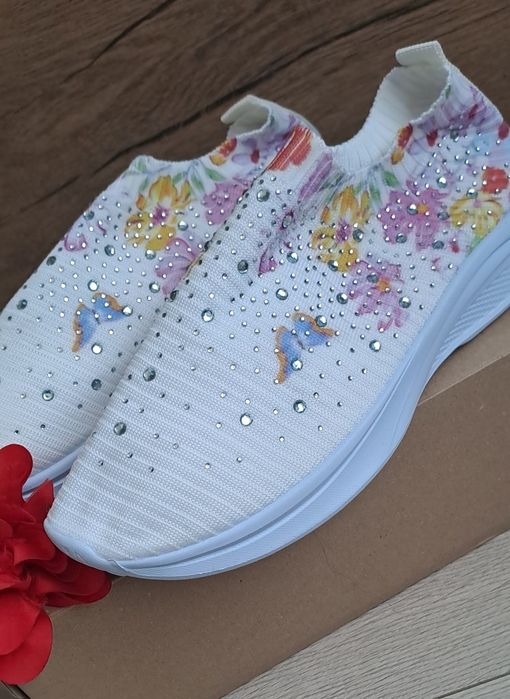 Buty wsuwane  leciutkie wygodne z diamencikami  42