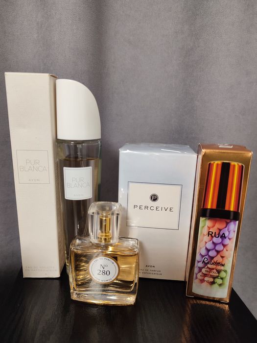 Набір косметики (база для макіяжу, гель для душу, дезодорант, парфуми)