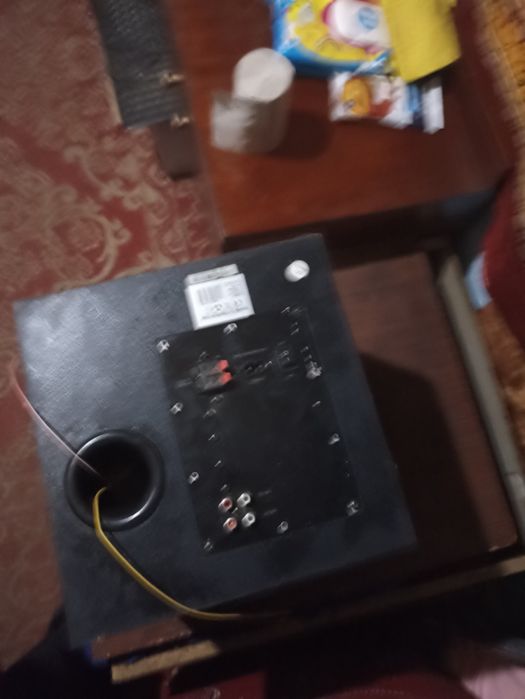 Продам сабуферну колонку в авто повністю робоча іграє чотко.