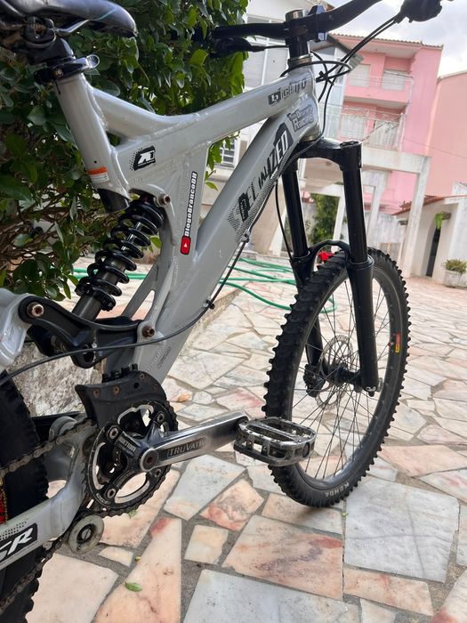 Bicicleta de downhill Bighit
