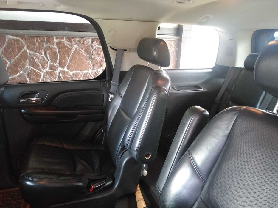 Продам Cadillac Escalade 6.2 V8 куплений новим в салоні перший власник