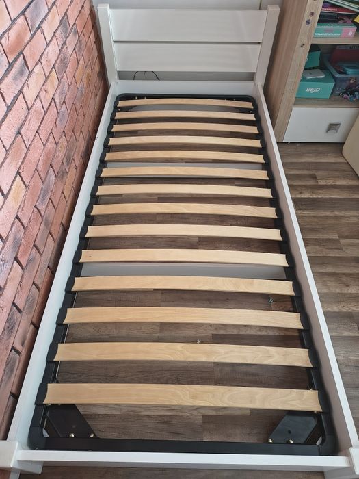 Łózko z materacem 90x200