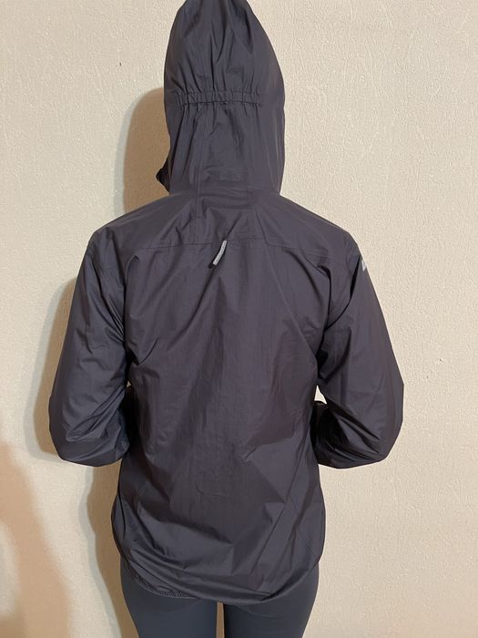 Жіноча легка курточка haglofs