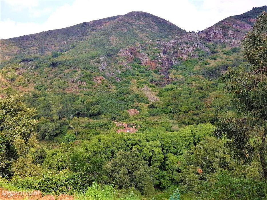 Terreno com ruinas em Marmelete