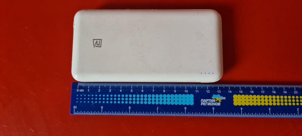 PoverBank 10 000mah. на 2 USB выхода. Заряжается от USB и Tupe-C заряд