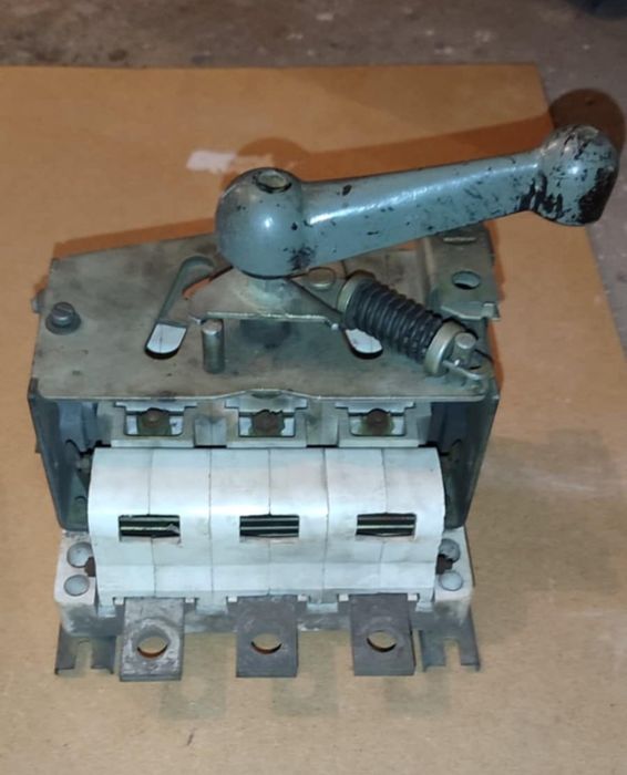 Wyłącznik rozłącznik. ŁR-200