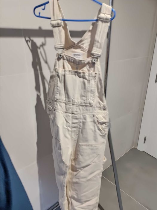 Jardineira de ganga. Usada, mas em bom estado como novas