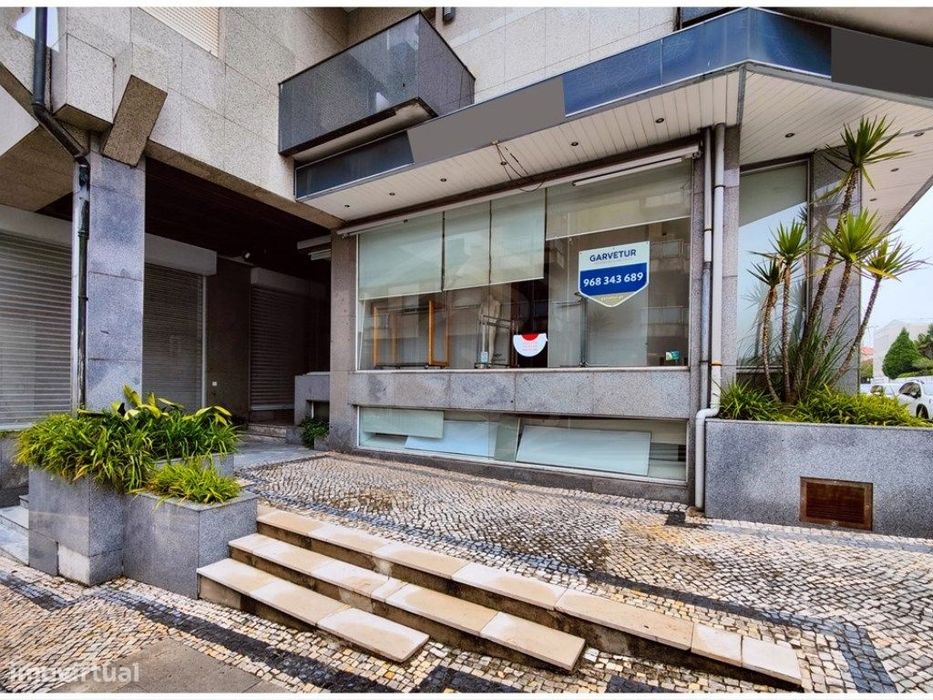 Galleries in the city center of S. João da Madeira for rent