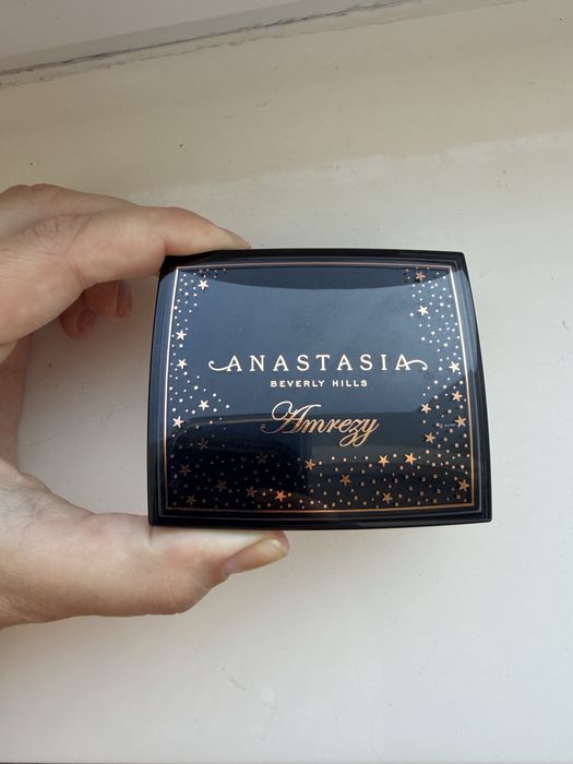 Rozświetlacz Anastasia Beverly Hills Amrezy – limitowana edycja