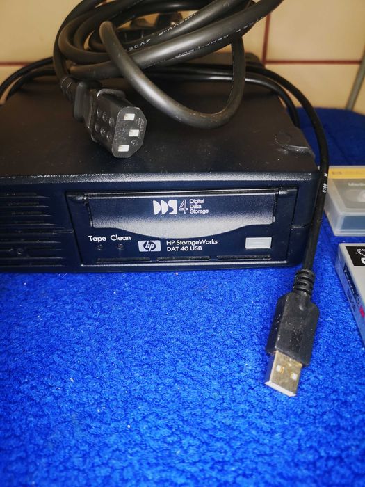 Streamer HP DDS USB-40 zewnetrzny + nowe kasety