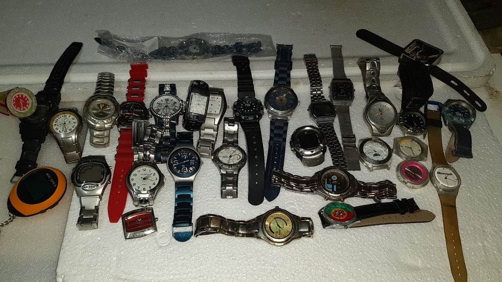 47 relógios de pulso em bom estado