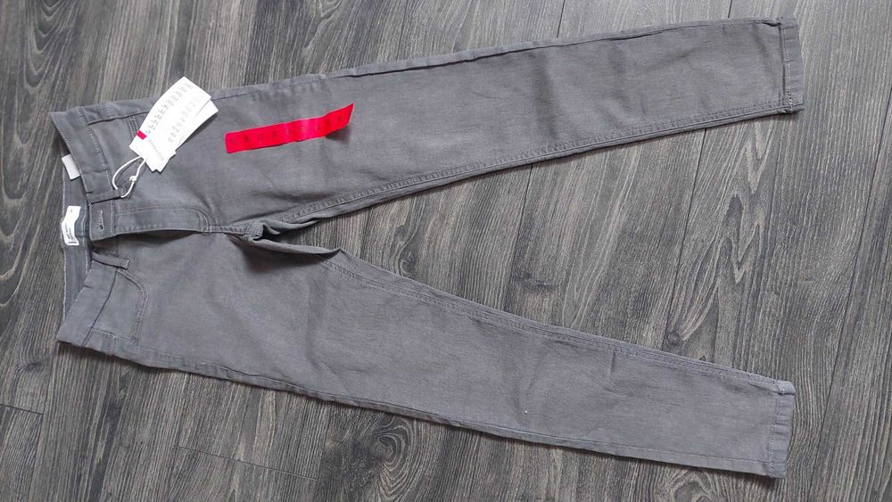 Nowe spodnie jeansowe Sinsay 36
