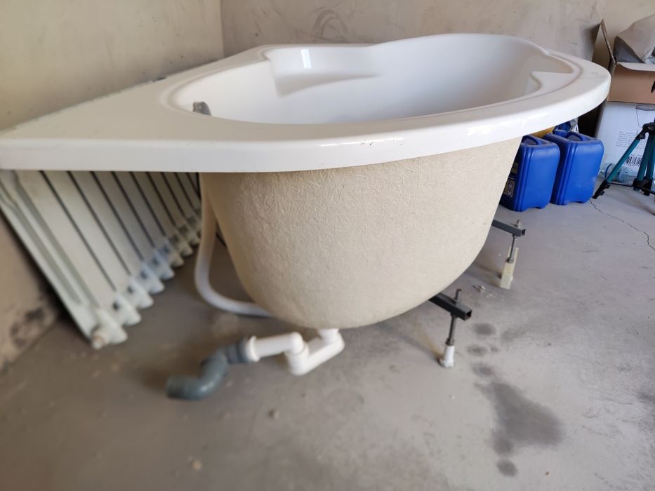 Продам углову ванну ego, стан нової