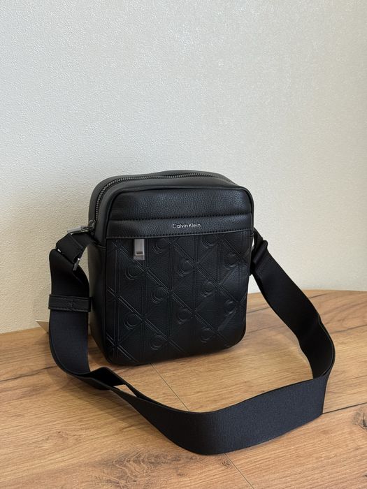 Чоловіча сумка Calvin Klein Debossed Emblem Logo Reporter Bag