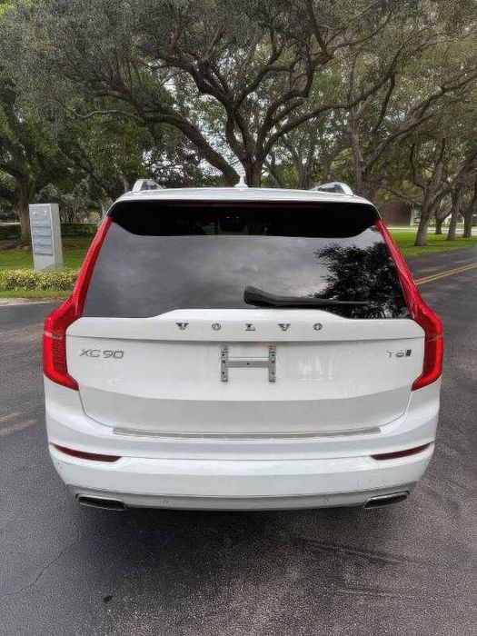 2018 Volvo XC90 T6 Momentum