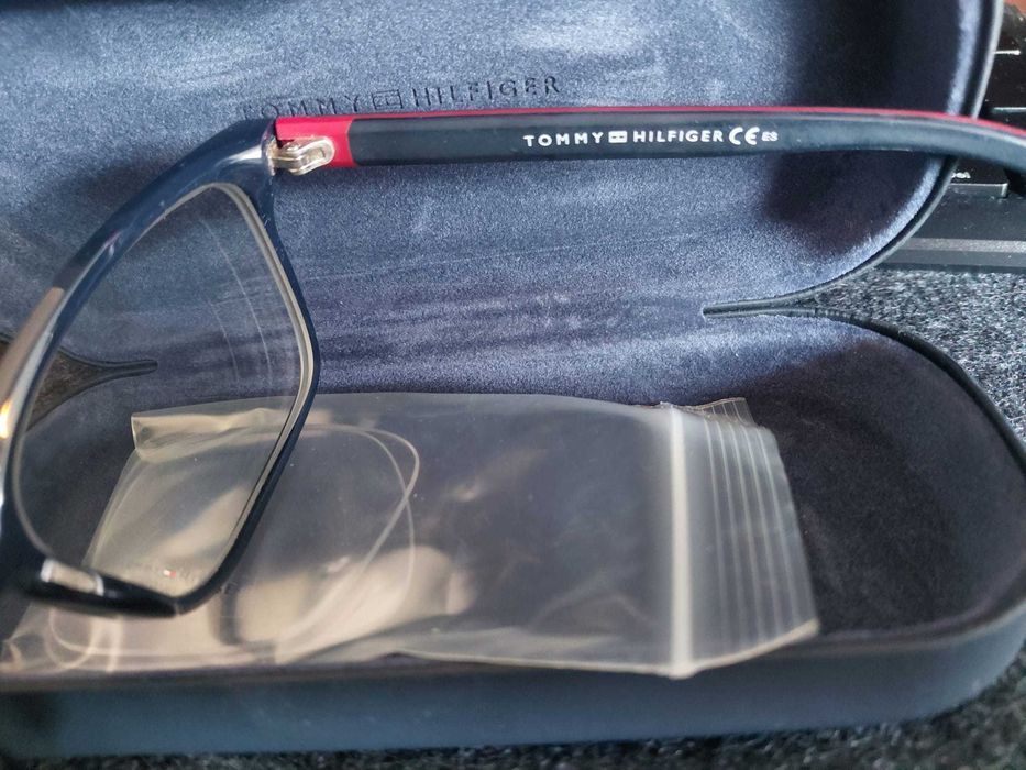 Óculos Tommy Hilfiger – Modelo unissexo – Excelente estado