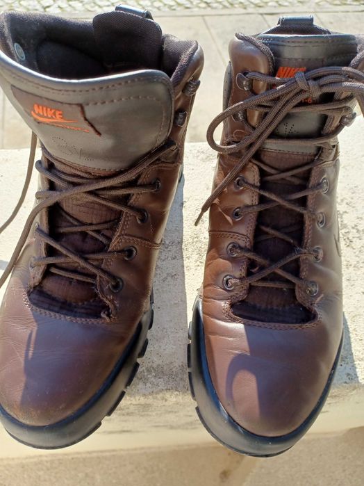 Bota/sapatilha de homem, marca Nike. Tamanho 42.