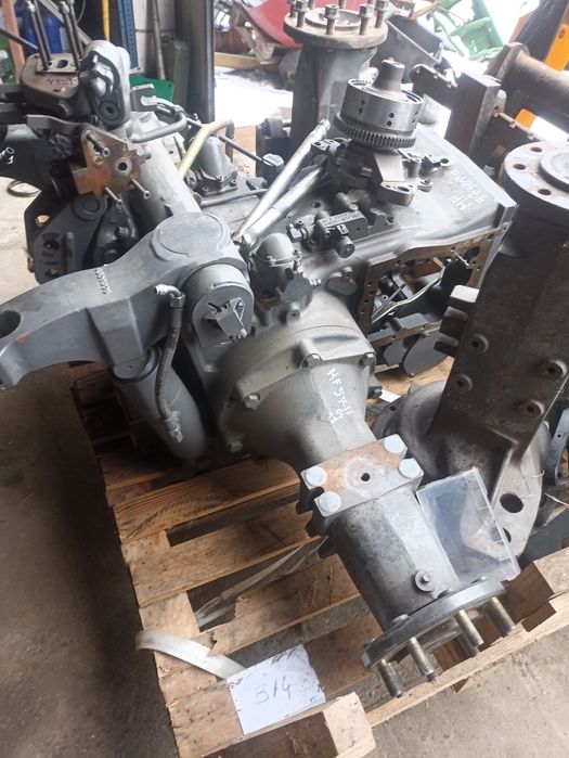 Zwolnica Massey Ferguson 5710,5711 ,5712,5713 MF most wom podnosnik