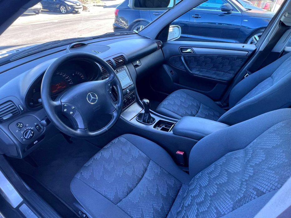 Mercedes-Benz C220CDI Avantgarde - 225 MIL KMS - Impecável foto 5