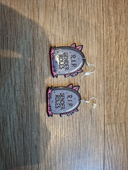 Kolczyki z magnificonu