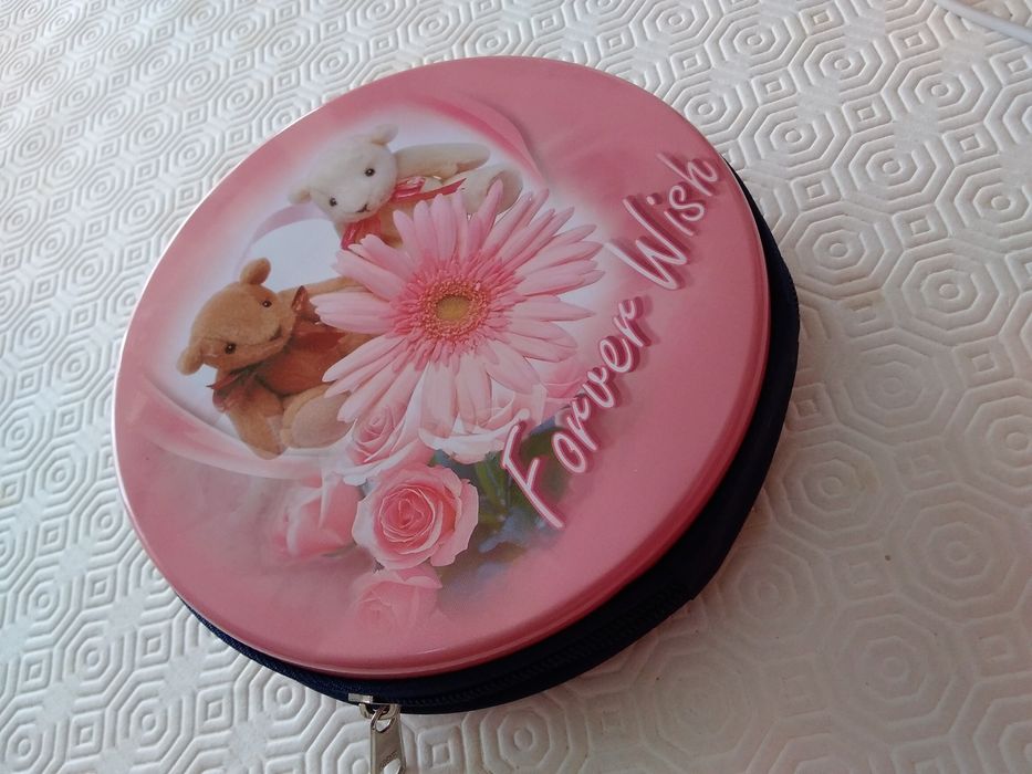 Dvds/CDs: Bolsa com capacidade para 24, tema ursinhos e flores.
