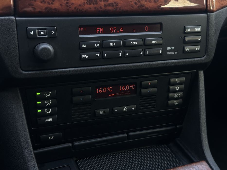 Черная BMW E39 ГАЗ Бензин