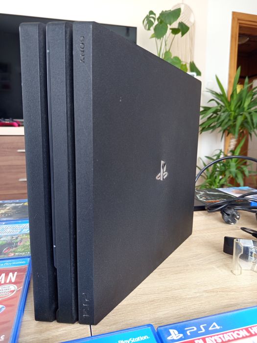 Konsola Sony PlayStation4 PRO 2 pady
