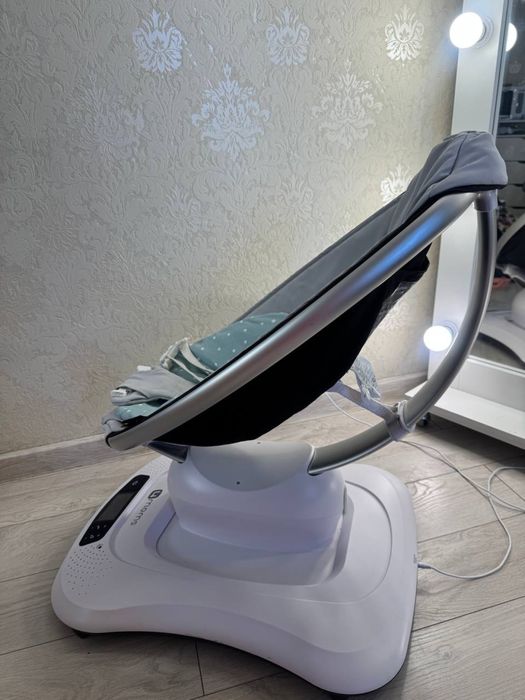 Заколисуючий центр 4mom’s