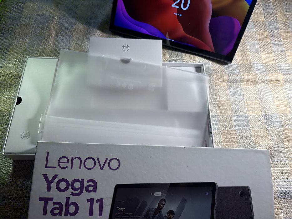 Tablet Lenovo Yoga Tab 11 w bardzo dobrym stanie.