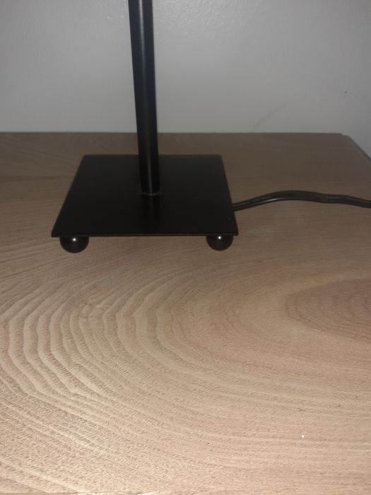 White-shade table lamp436769217346938885