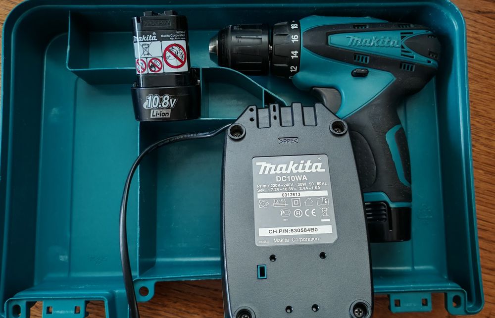 Шуруповерт Makita DF330D полный комплект, оригинал.
